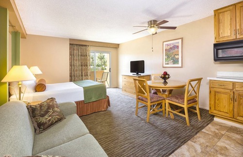Palm Springs Resort | Leave your worries at the door!