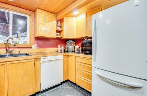 Leavenworth Cabin | Leavenworth Cabin w/Deck, Hot Tub & Game Room!