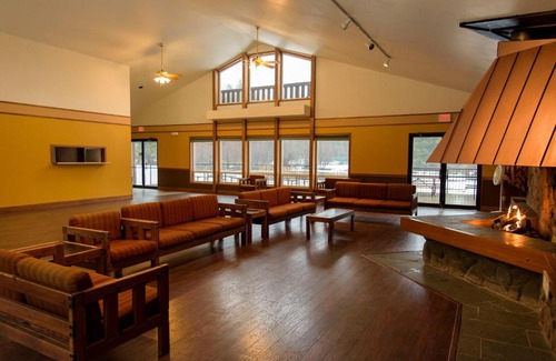 Ardenvoir Resort | Leavenworth Camping Resort Lakeview Lodge 2