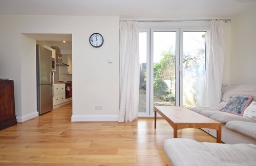 Midhurst House | Leaview, Midhurst - a family house that sleeps 5 guests in 3 bedrooms