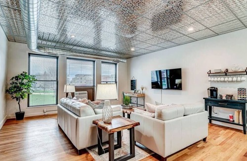 Lebanon Apartment | Lebanon Loft on the Downtown Square