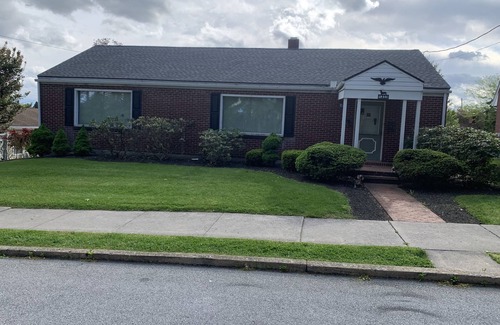 Lebanon House | Lebanon Single Home 30 minutes from Hershey 10 minutes to Lebanon Veterans