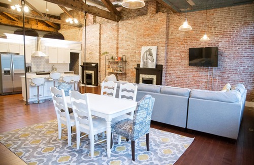 Shelbyville Apartment | LeCoop Ultra Luxury 2 bed Loft on Bourbon Trail.Close to BuffaloTrace and others