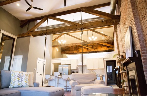 Shelbyville Apartment | LeCoop Ultra Luxury 2 bed Loft on Bourbon Trail.Close to BuffaloTrace and others