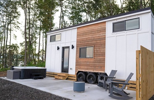 Lupton City House | Leda at Mountain's Ledge