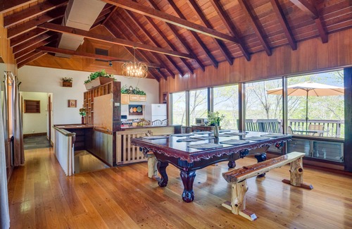 Burkesville House | 'Ledge Lodge' Burkesville Getaway: Pool & Views!