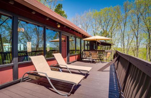 Burkesville House | Ledge Lodge Burkesville Getaway Pool and Views!