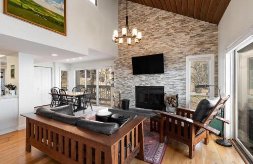 Nellysford House | Ledges 78 with Wintergreen Advantage