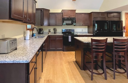 Lake Harmony Estates Ski Chalet | Ledgestone Lodge, Private Chalet for Large Group and Family Gatherings near JFBB