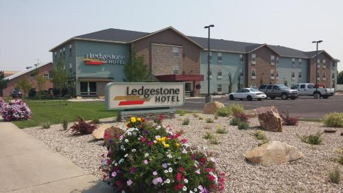 Vernal Hotel | Ledgestone Suites Hotel Vernal