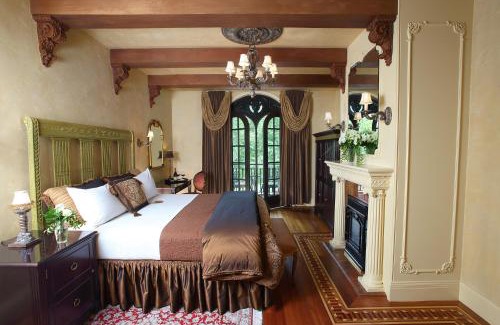 Sonoma Hotel | Ledson Hotel & Zina Lounge