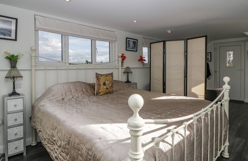 Boraston House | LEDWYCHE ORCHARD, romantic, with hot tub in Tenbury Wells