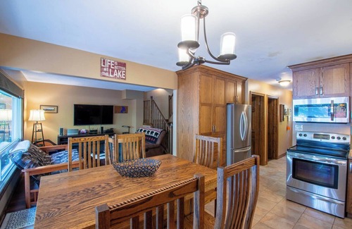 Nipissing Cottage | Lee's Lakeside Lair - Three Bedroom Cottage, Sleeps 6