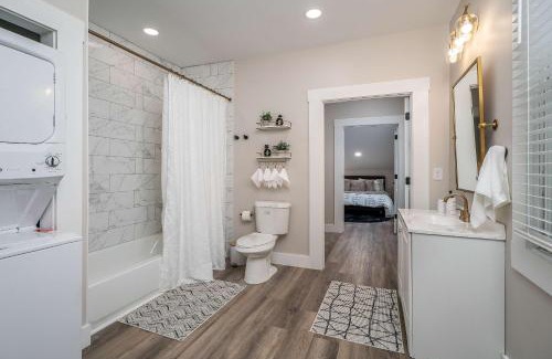 Covington House | Lee Street Lodge - Minutes from DT