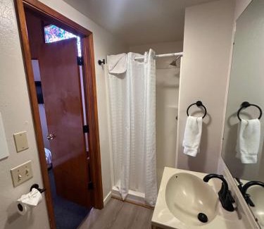 Lee Vining Hotel | Lee Vining Motel