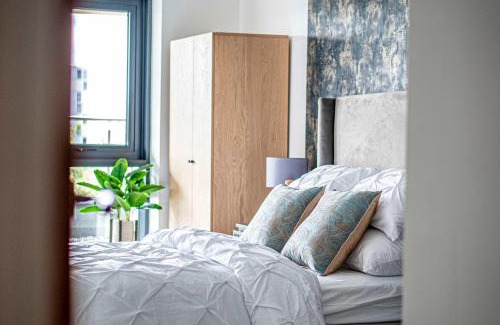 Leeds Apartment | Leeds City Centre 2BR Apartment - Luxury Stay with Private Terrace