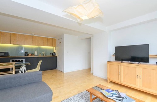 Leeds Apartment | Leeds - Sleeps 4 - Free Parking - Pet Friendly
