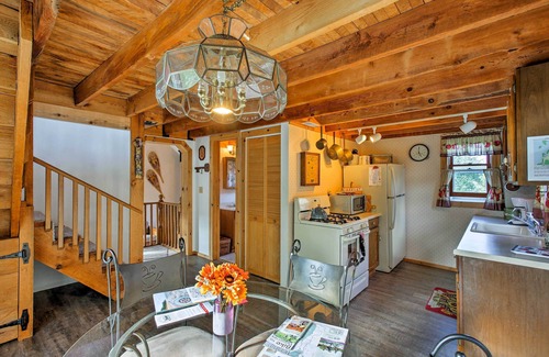 Suttons Bay Cottage | Leelanau Country Cottage ~ 4 Mi to Suttons Bay!