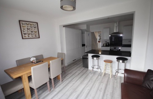 Brunel House | Lees House - 6 Bedrooms House - Entire House -Private Kitchen
