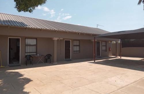 Kareeberg House | Lefa Guesthouse