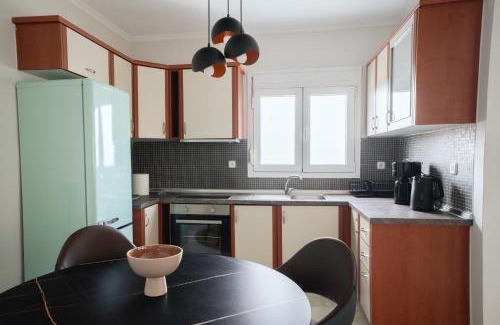 Servia House | Lefti's