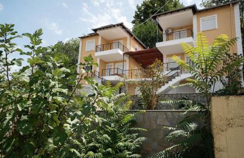 Servia House | Lefti's