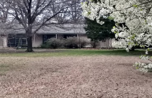 Parker House | Lefty's East Plano Cozy Getaway Sleeps 11 - EZ to I-75