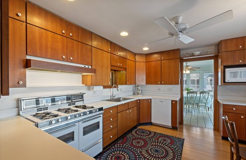 Stone Harbor House | "Leg-A-Sea" was built by an architect for his family and is the first passive solar house on the island and as such is listed as such in Stone Harbor's Book of special places.