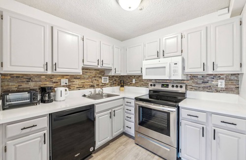 Richmond Apartment | Legacy at Imperial Village 517 I 2 Bed 2 Bath