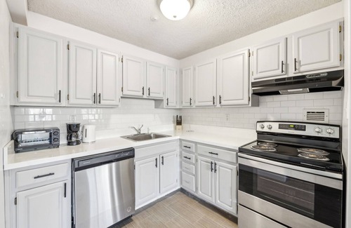 Richmond Apartment | Legacy at Imperial Village 601 I 2 Bed 2 Bath