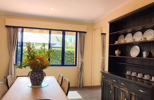 Hamilton House | Legacy Big Family House with 5 Bedrooms