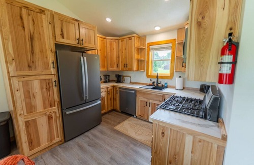 Eau Claire House | Legacy Farm Retreat! Waterfront Cottage 2