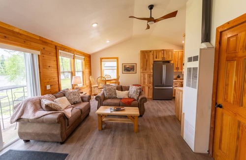 Eau Claire House | Legacy Farm Retreat! Waterfront Cottage 2