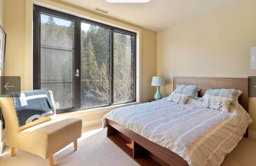 Sicamous Condo | Legacy on Mara Lake/ Private Sandy Beach/Boatslip