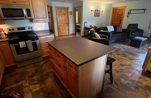 Valemount House | Legacy Vacation Rental - Pet Friendly!