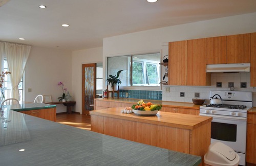 Hamakuapoko House | Legal 3 Bedroom home on a small Haiku farm. Close to beaches and Paia