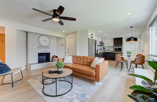 Westbank House | LEGAL Bright, Spacious w/POOL, Lake & Vineyard Views, WEEKLY/MONTHLY discounts