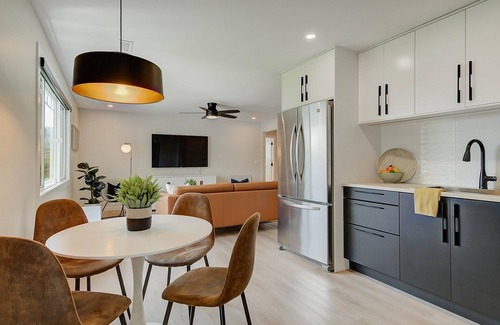 Westbank House | LEGAL Bright, Spacious w/POOL, Lake & Vineyard Views, WEEKLY/MONTHLY discounts
