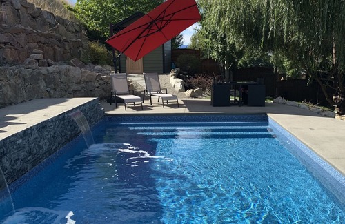 Southwest Mission House | Legal Rental Family Home in Kelowna! Near beaches & private outdoor pool space!