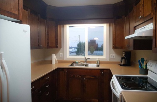 Rutland House | Legal Vacation Rental, Your home away from home in orchard and wine country.
