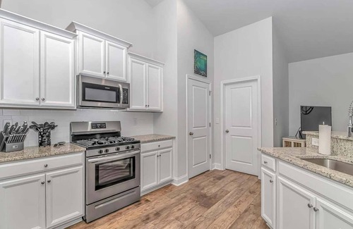 Red Hill House | Legend's Resort Family-Friendly 4BR Sleeps 8