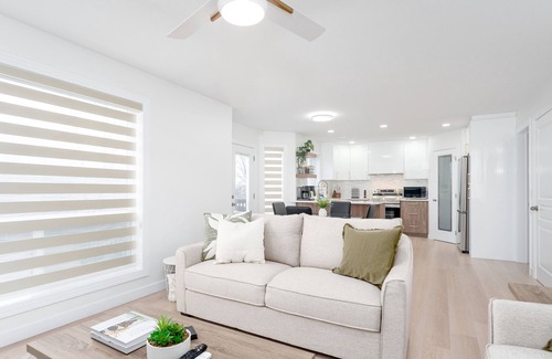 Southwest Edmonton House | Leger- 6-bedroom house - Sleeps 12 - Garage Parking