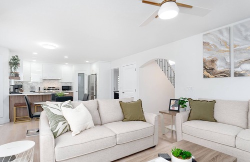 Southwest Edmonton House | Leger- 6-bedroom house - Sleeps 12 - Garage Parking