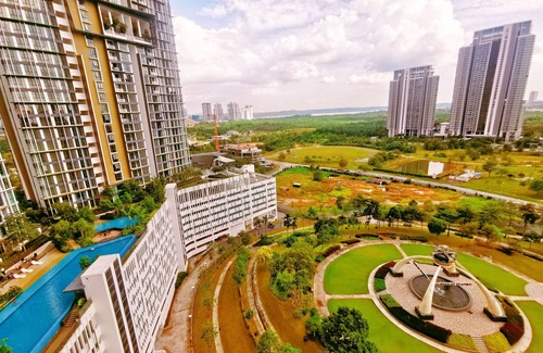 Medini Apartment | Legoland 3mins drive @Joyful Delight Families Suite -1-8pax -Pool Garden View