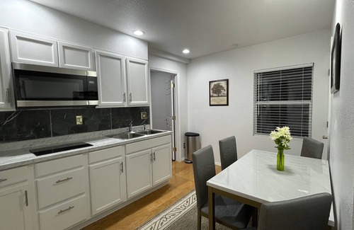 Auburndale Apartment | Legoland/Disney Private 2 Bedroom Kitchen and Bath Studio with Lake view