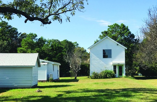 Port Haywood House | Leia's Folly, Mid-Century Modern Waterfront Retreat on the water w/kayaks & R2D2