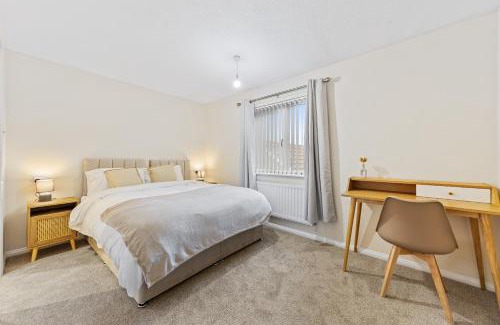 Welford House | Leicester 4BR, Sleeps 9, Fast WiFi & Smart TV, M1 & M69, Garden, Long Stays & Contactors Welcome - One Astley by Base Ten Stays