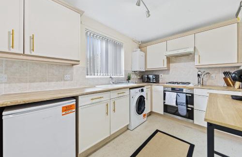 Welford House | Leicester 4BR, Sleeps 9, Fast WiFi & Smart TV, M1 & M69, Garden, Long Stays & Contactors Welcome - One Astley by Base Ten Stays
