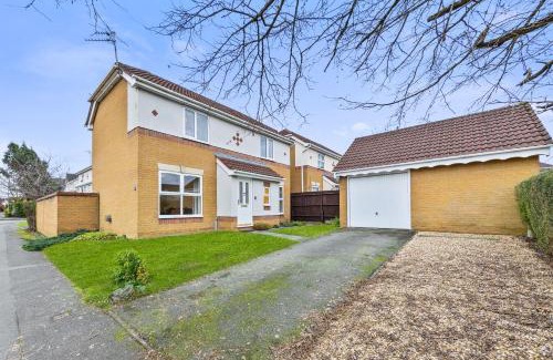 Welford House | Leicester 4BR, Sleeps 9, Fast WiFi & Smart TV, M1 & M69, Garden, Long Stays & Contactors Welcome - One Astley by Base Ten Stays