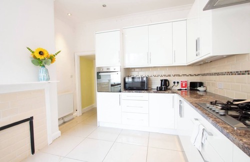 Welford House | Leicester Gem: Beautiful 4BD Home with Garden